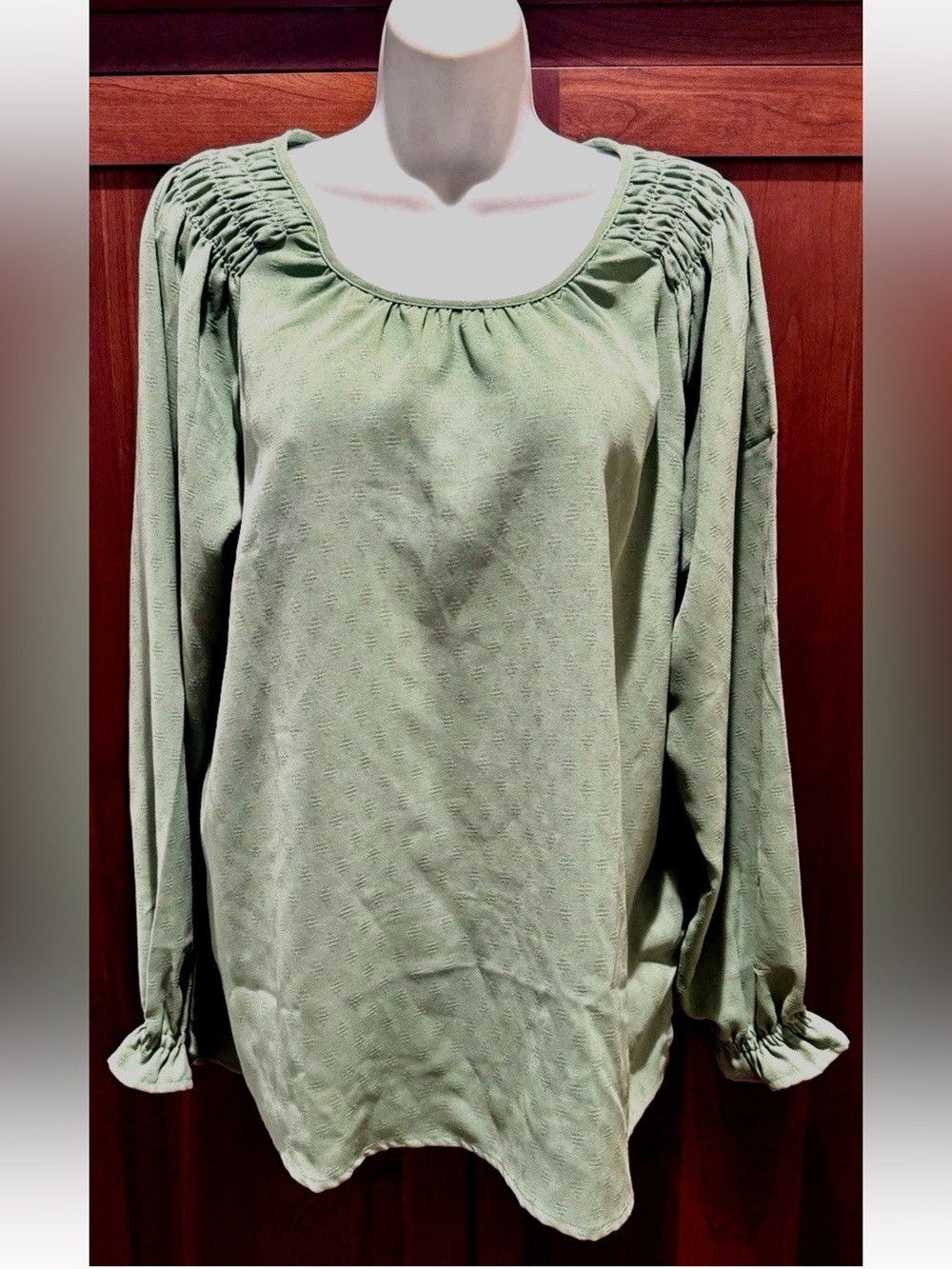 “JESSICA SIMPSON” Sage Long Sleeve RUFFLE ELASTIC CUFF SIDE SLIT Yoke Top